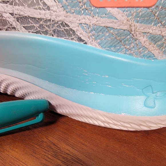 Under Armour UA W FLOW Velociti Wind 2 Multicolor Running Shoes Size 12 - Picture 12 of 17